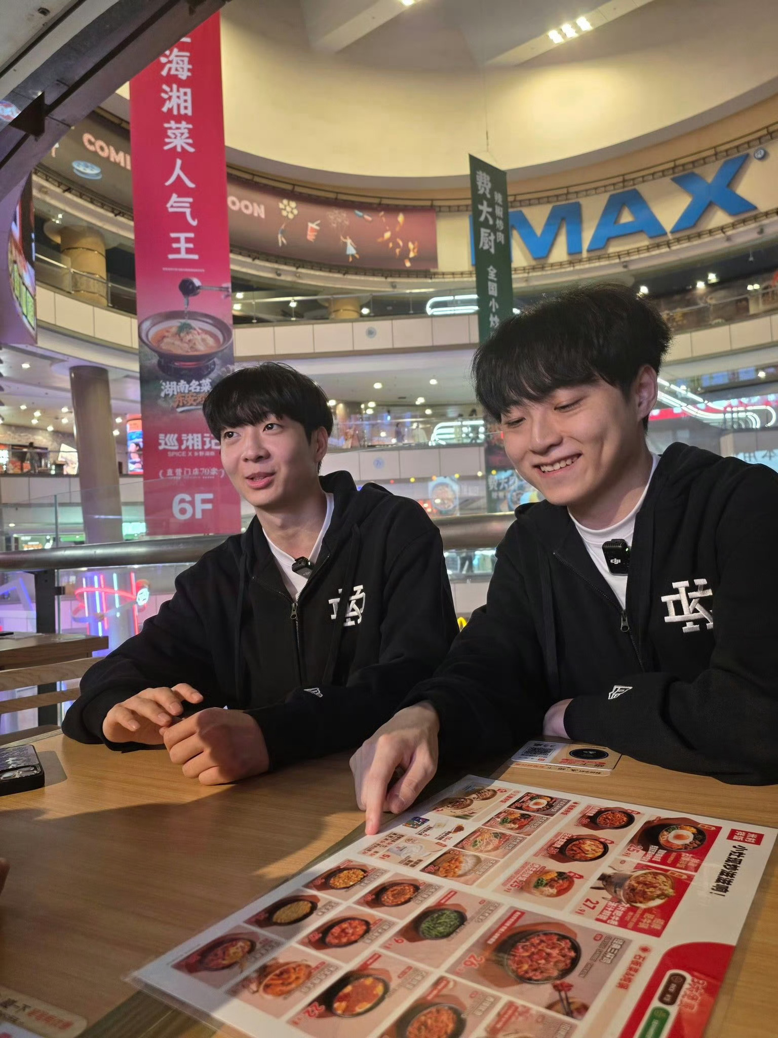 一起去外滩打卡的ShowMaker Lucid Ghost 还去吃米村拌饭啦～怎