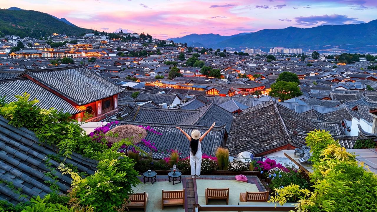 躺在屋顶看日落！丽江这家开满花的民宿，超美

住进丽江，我才发现花海不一定要去田