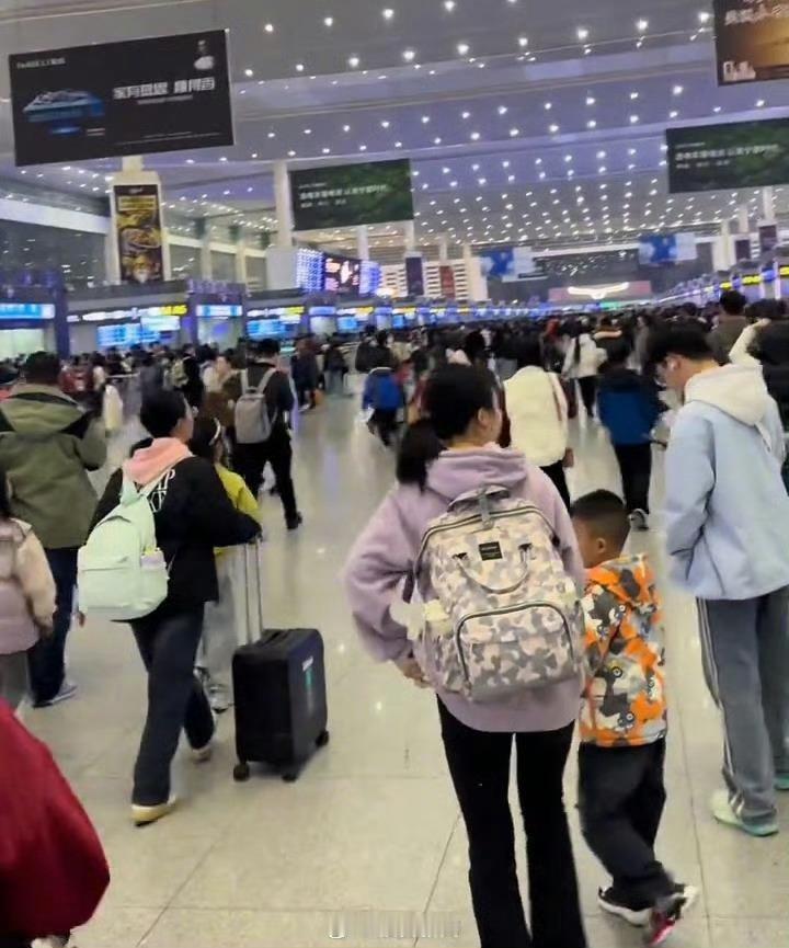 四川这周将要放秋假的是广元、内江、资阳、眉山、乐山、攀枝花。上周成都、宜宾、自贡