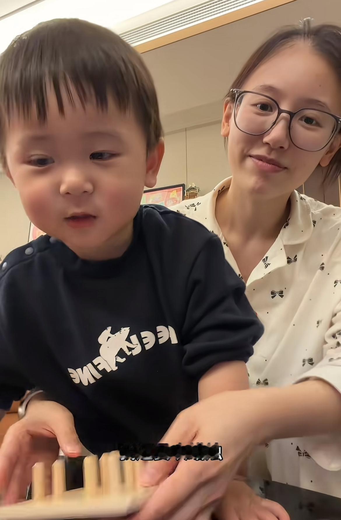 一栗小莎子太让人心疼了，这头发看起来那么的稀疏啊！
4月7号，知名网红一栗小莎子