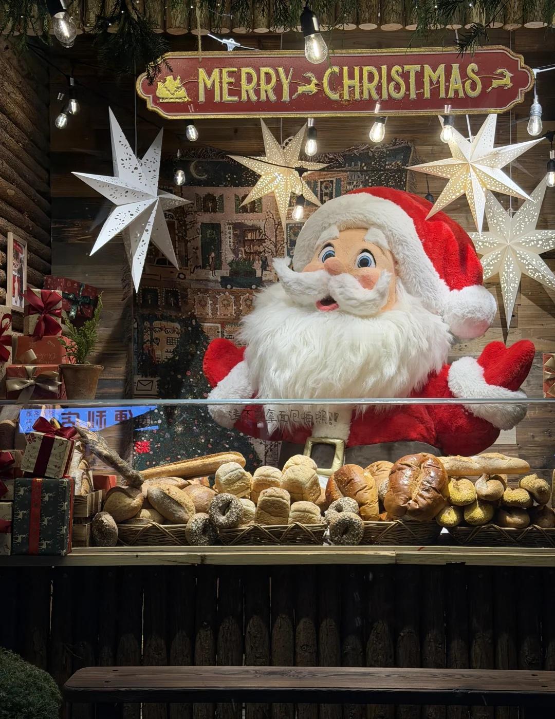大连🎄已经开始期待今年的圣诞了！！
11.6实况，大连街头已经有圣诞氛围了🎄