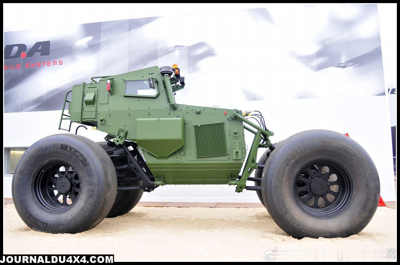 配备实验性米其林低压轮胎的法国SOUVIM 2扫雷车。SOUVIM 2的主要设计