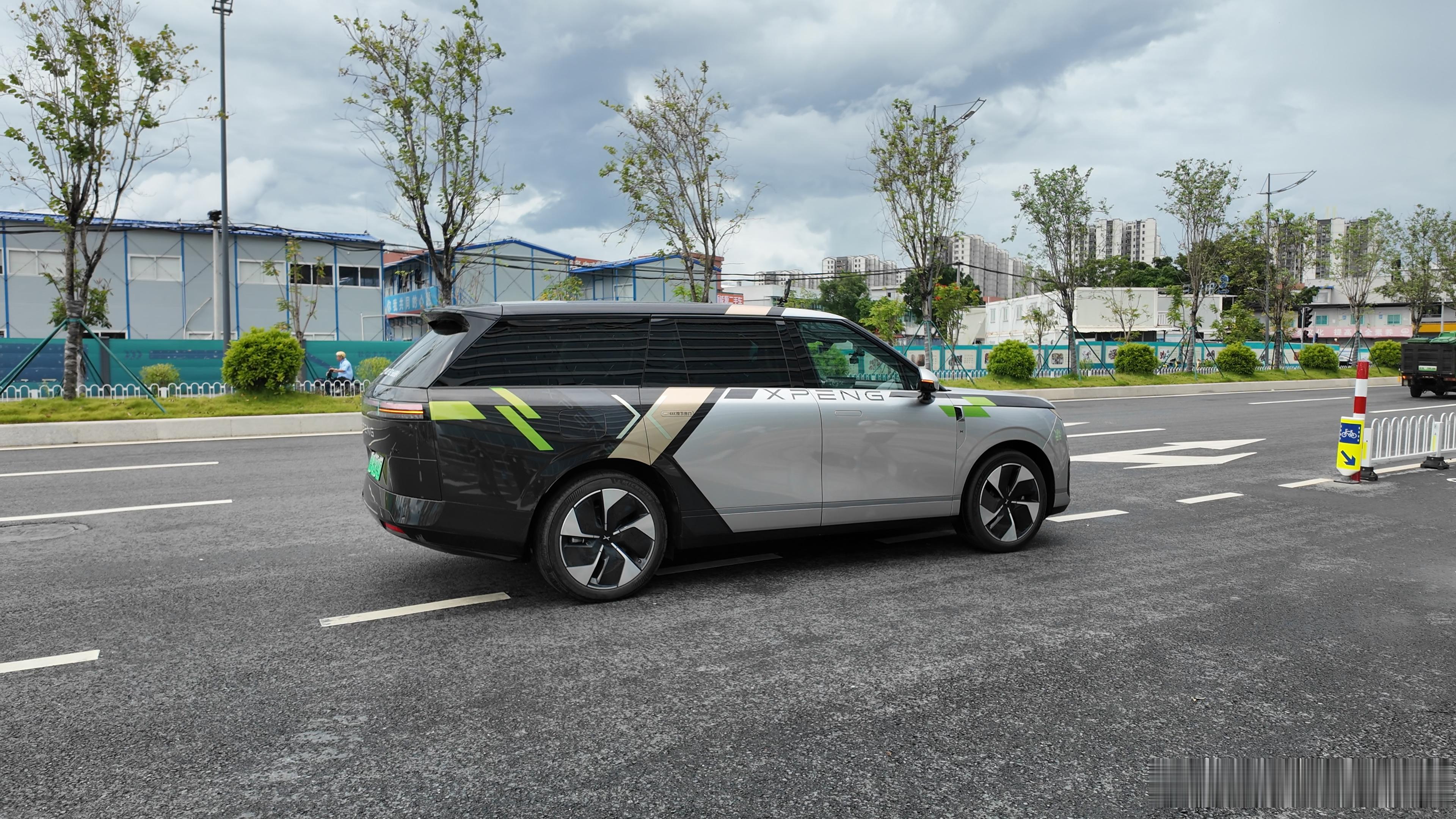 何小鹏完成Robotaxi第一单小鹏Robotaxi开启内测小鹏Robotaxi