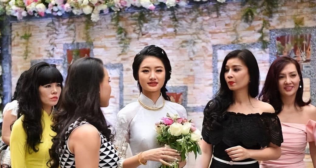 越南深山藏着神秘情人市场，已婚男女可光明正大与旧情人相见！

每年仅仅只有两天开