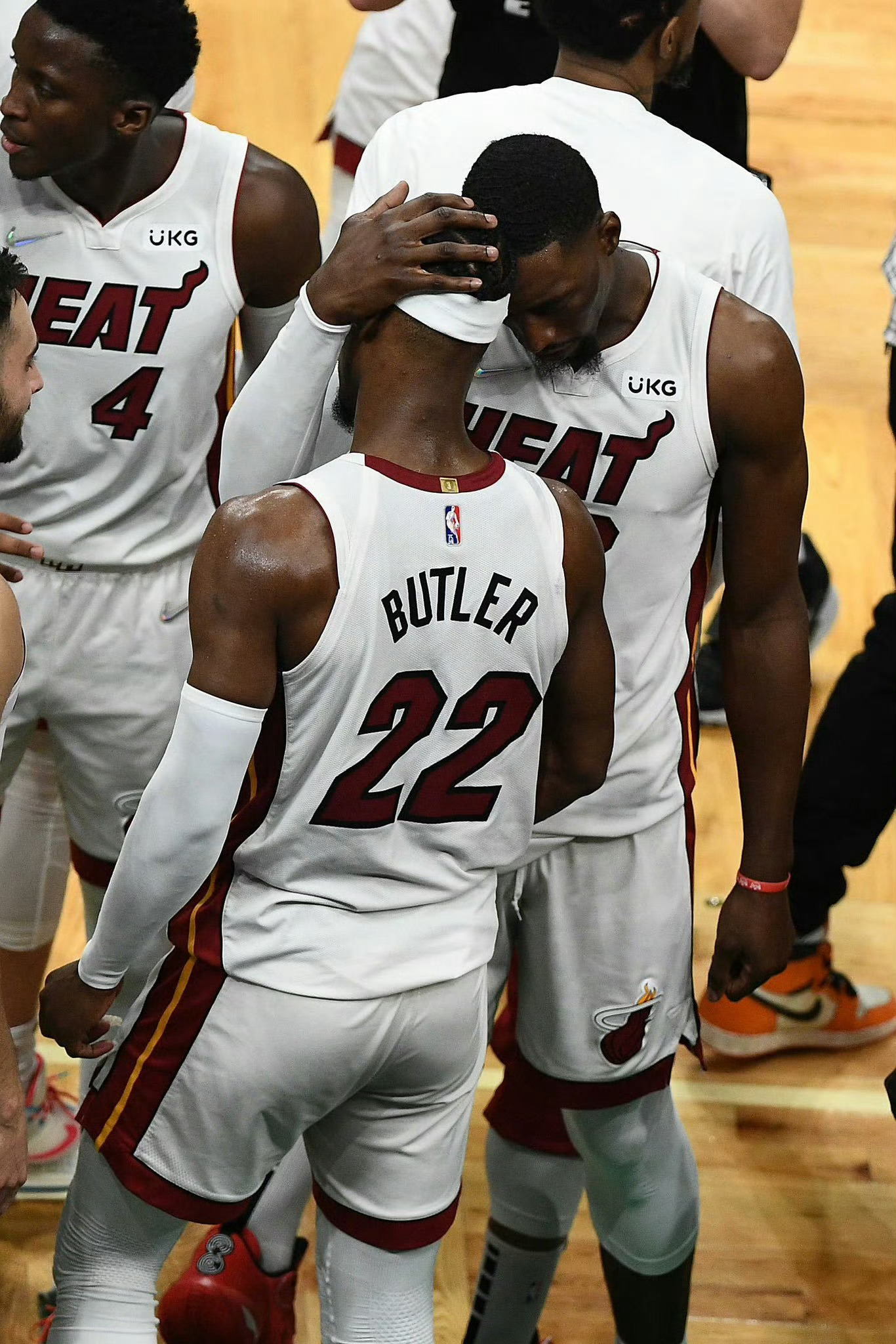 我们都不该忘记曾经走过的路难道不是吗？ 