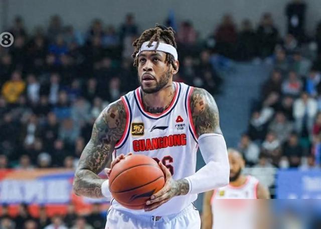 这脸打得真疼！CBA季后赛八强战，广东外援莫兰德两场仅得12分，被山西队四大外援