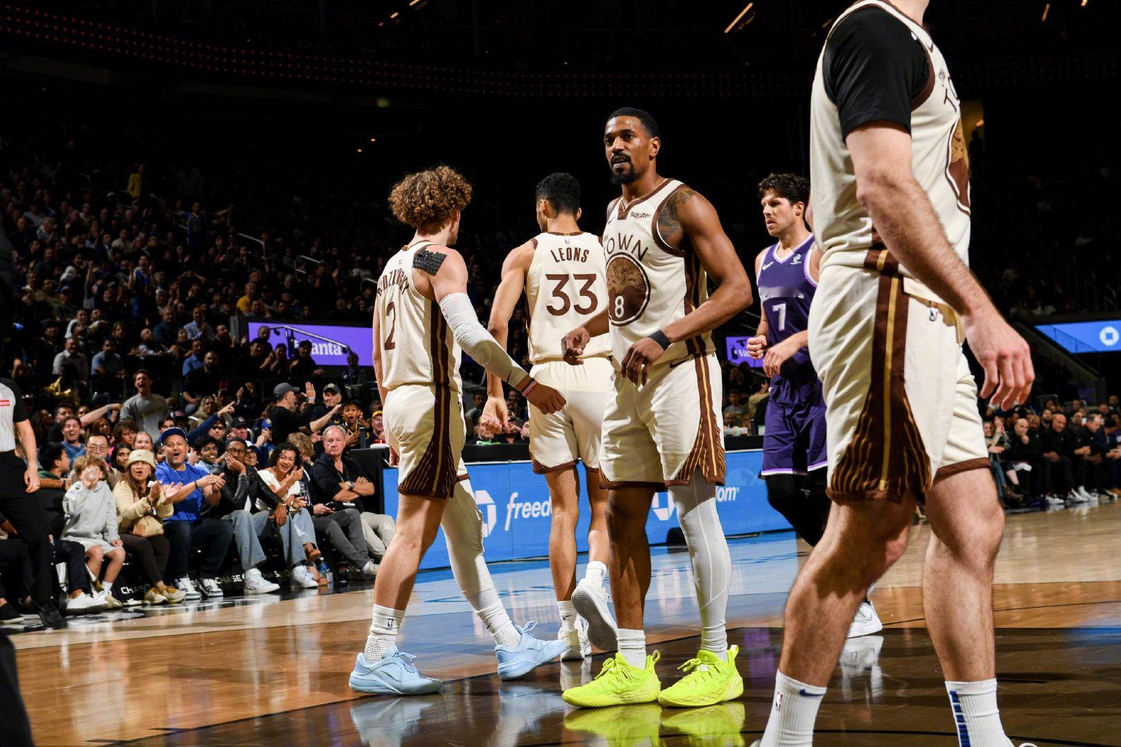 今日精彩图集📸勇士战胜国王库里数四时刻