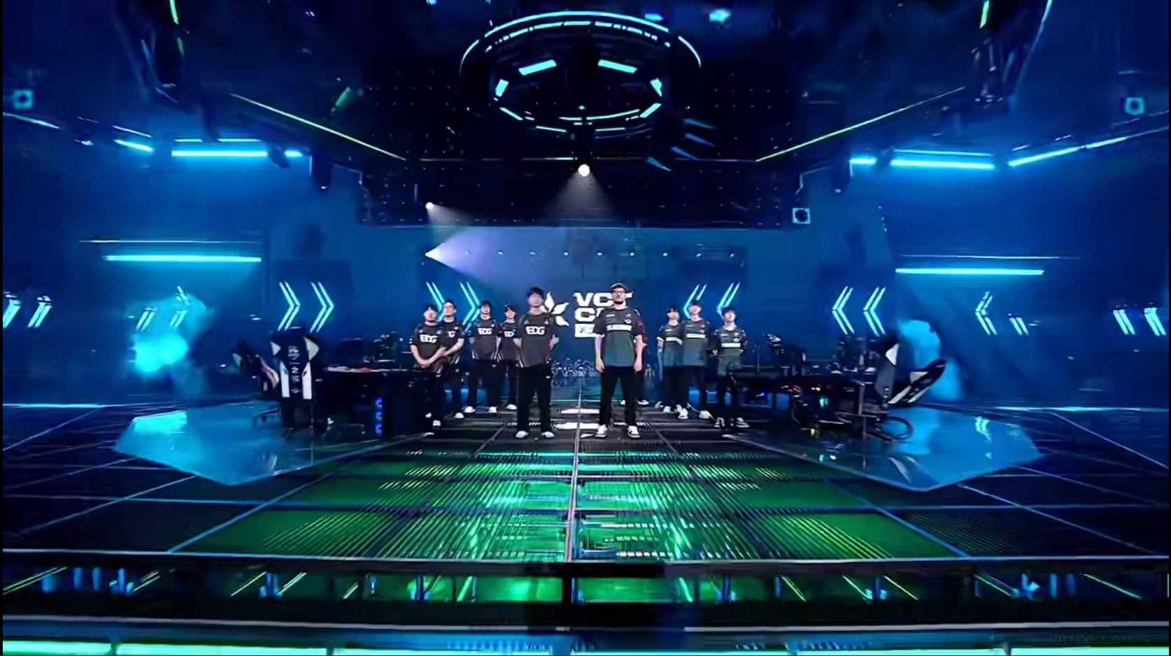 EDG对阵XLG 我的无畏时光 选手入场！比赛即将开始！ ​​​