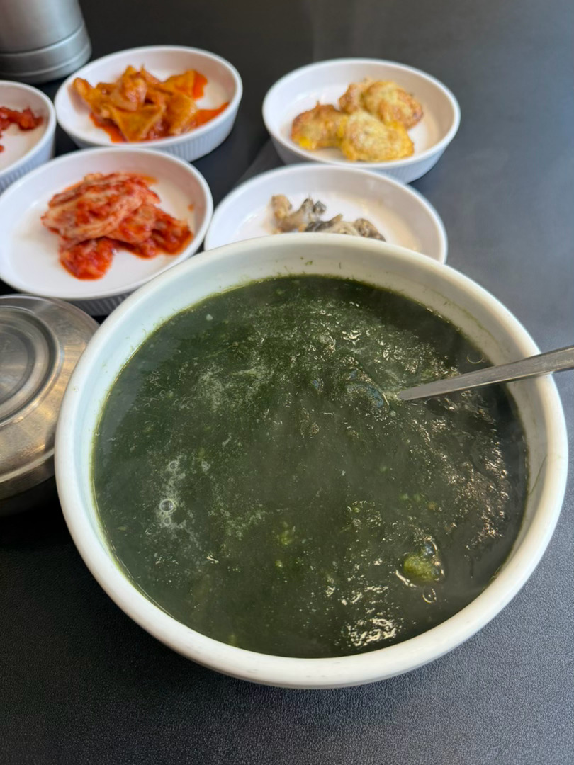 我要走了 来看房来早了还 我不是下个月底来住吗 房东都不愿意空那么久的房子走之前
