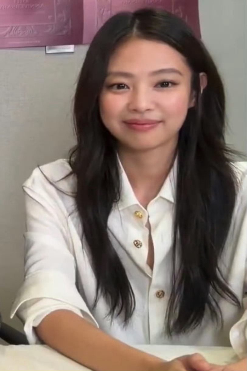 妮妮真是越素越美BLACKPINK直播🐈jennie十周年ig率先破百万赞