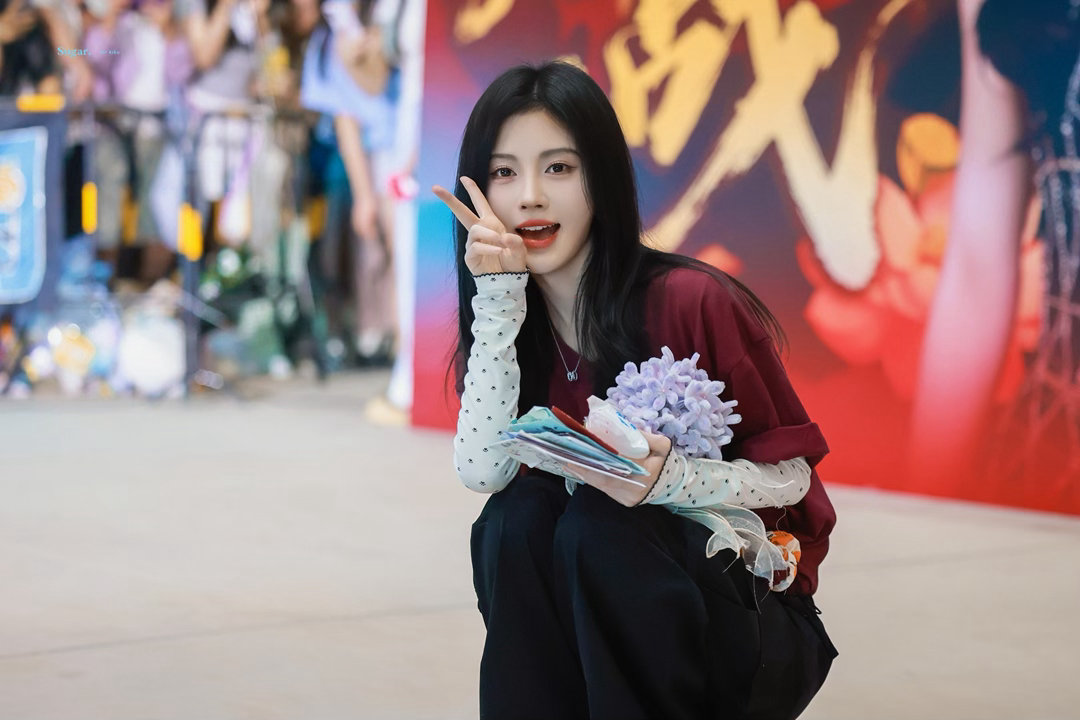 jjy鞠婧祎万花世界 jjy 鞠婧祎苏绿夏  你在左邊 我緊靠u ₊˚⊹ ୨୧ 