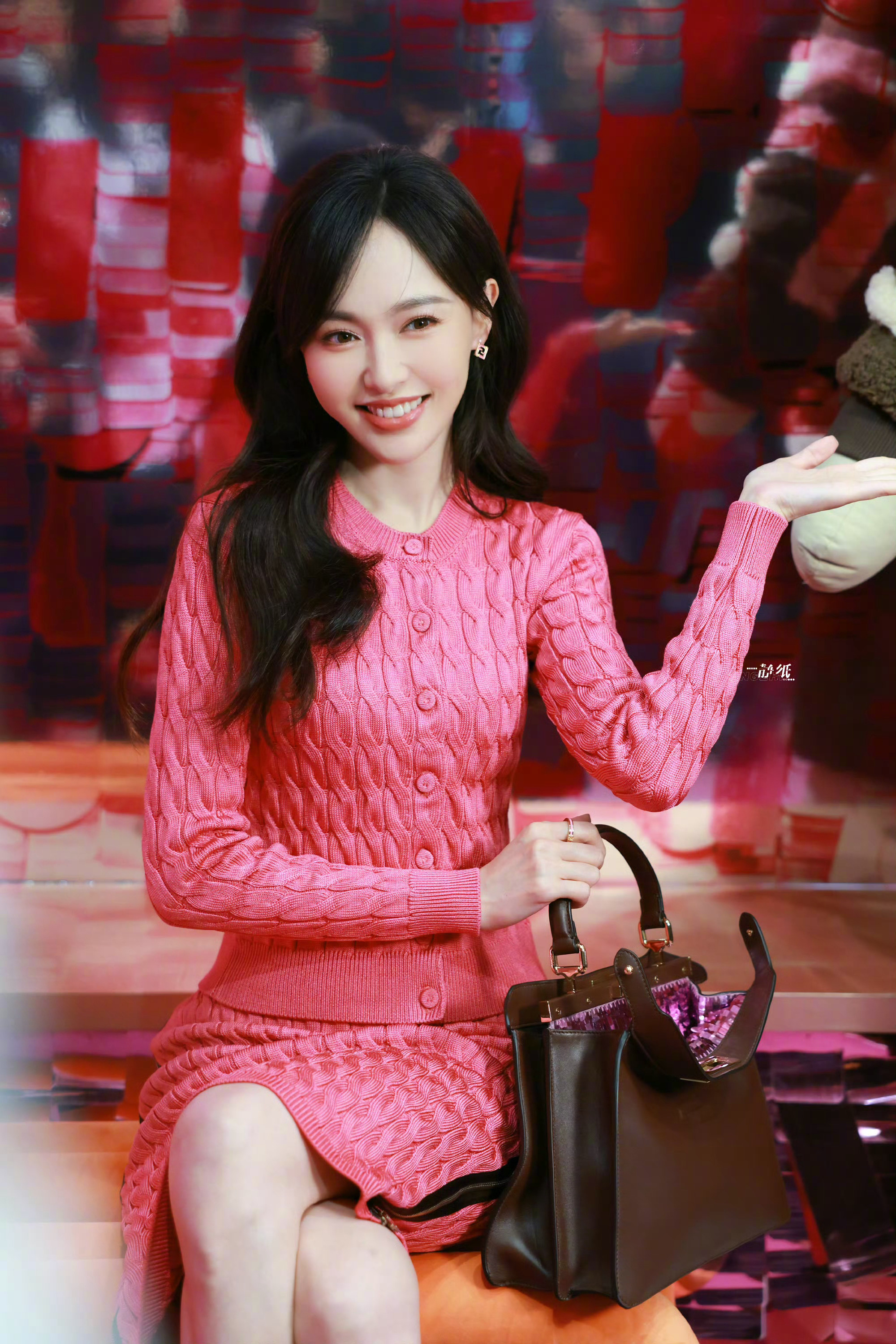 唐嫣粉裙玫粉色这种高难度色系，她穿居然很好看