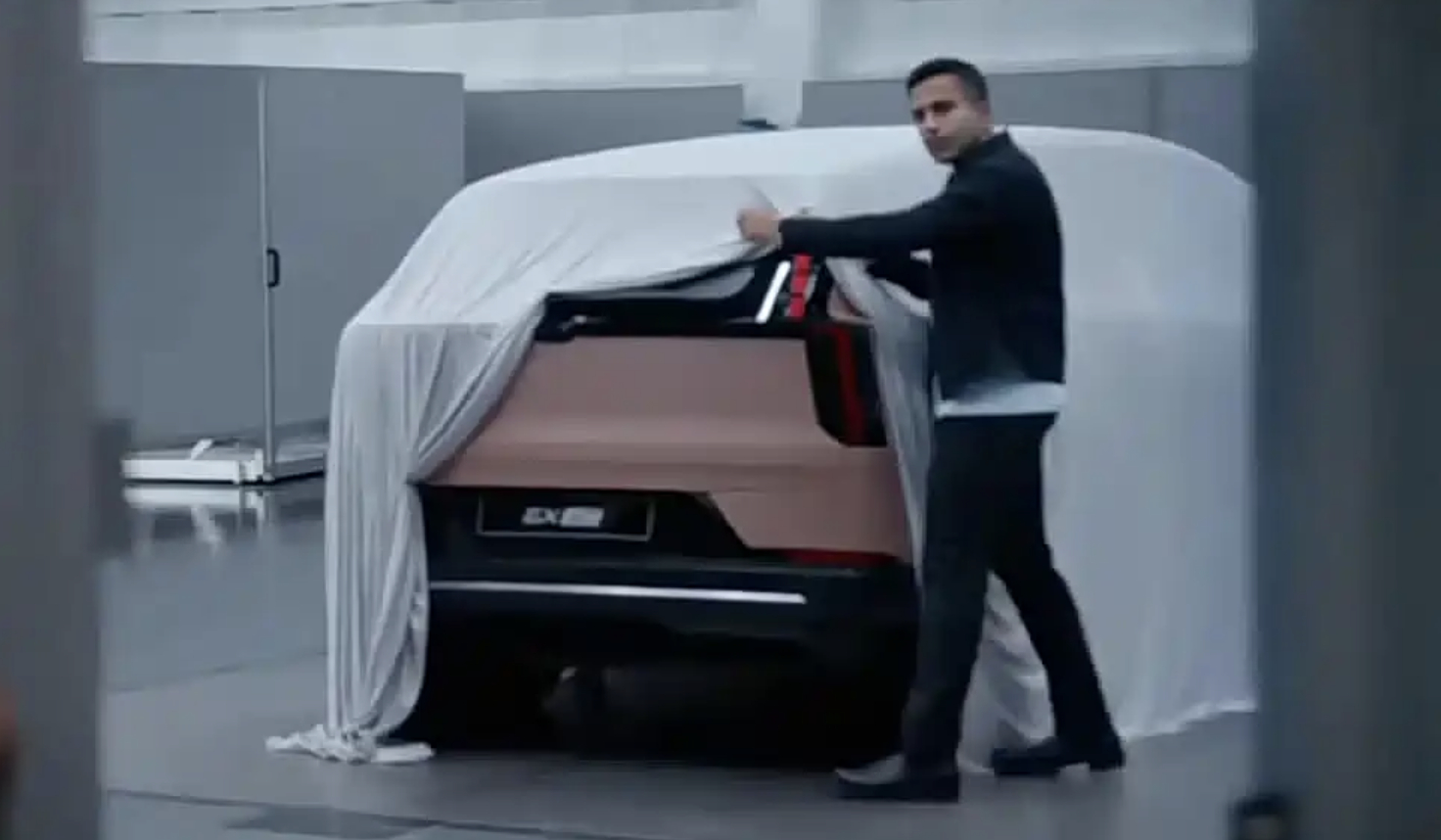 沃尔沃EX60要来了，看车尾有点EX70的影子，等1月21日揭晓吧大v聊车