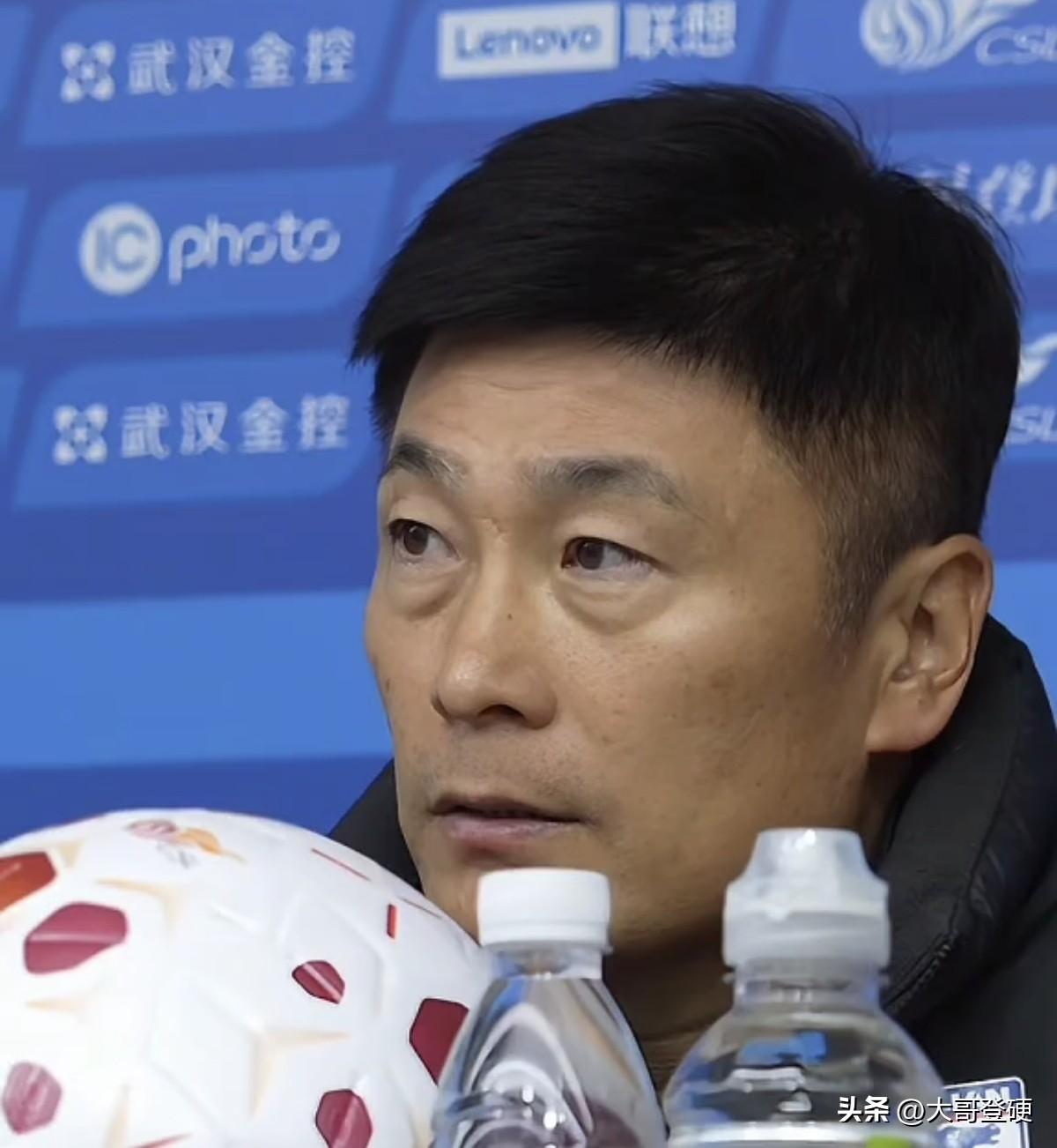 大连英博主教练李国旭，率先上岸，稳了！辽宁铁人主教练李金羽，感觉有点儿悬了[灵光