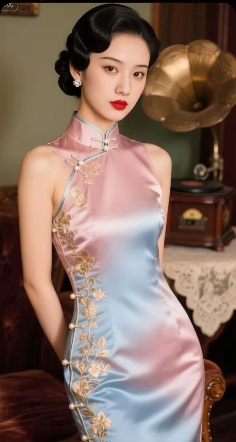 定风波·锦时
旧堂光影落雕梁，
锦缎裁云试晨妆。
霞染襟粉湖映袖，
知否，
金英