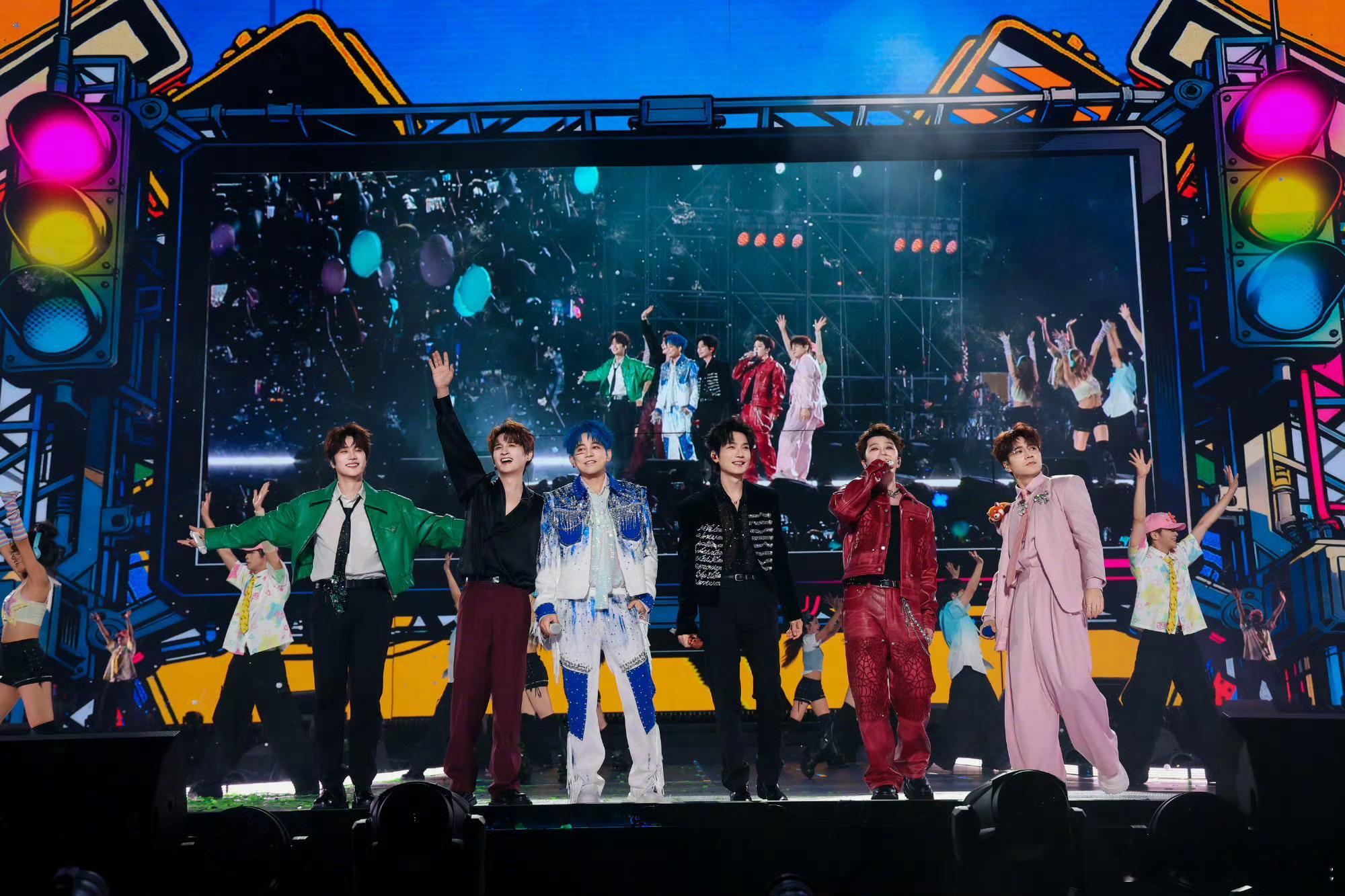 苏醒缘分不易且唱且珍惜苏醒晒0713舞台照苏醒缘分不易且唱且珍惜，哇塞哇塞，[抱