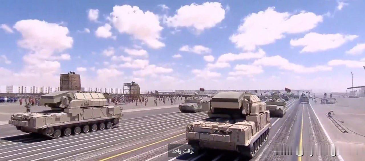 🇱🇾今天上午，利比亚国民军阅兵式上出现了一套Tor-M1防空系统。