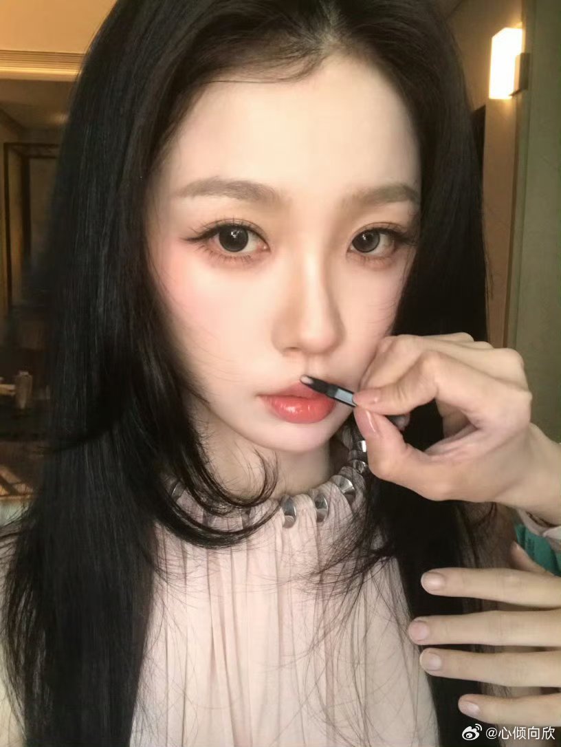 虞书欣云初令 ｜虞书欣云初 “从晨光熹微到红霞漫卷 爱意从未落幕” 𝐅𝐫𝐨