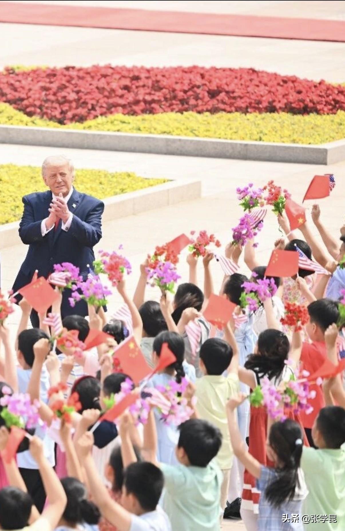 美媒今天报道：“特朗普总统星期五结束对北京的访问后说，他与中方的会晤取得历史性成