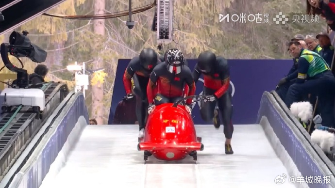 #四人雪车中国两队晋级第四轮# 冬奥会四人雪车第三轮，中国孙楷智车队和李纯键队分