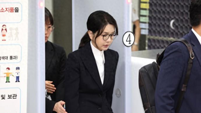 5月6日凌晨，首尔高等法院传出惊人消息，金建希股价操纵案的二审主审法官申宗旿，被