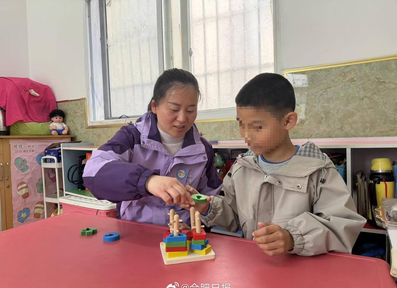 【合肥一大学老师的双重身份被合肥这门课治愈了】 4月1日，在新站区高新区妇联、区