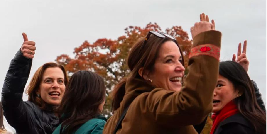 特朗普面临的爱泼斯坦案难题最近因美国国会两院罕见达成一致、要求全面公开相关文件，