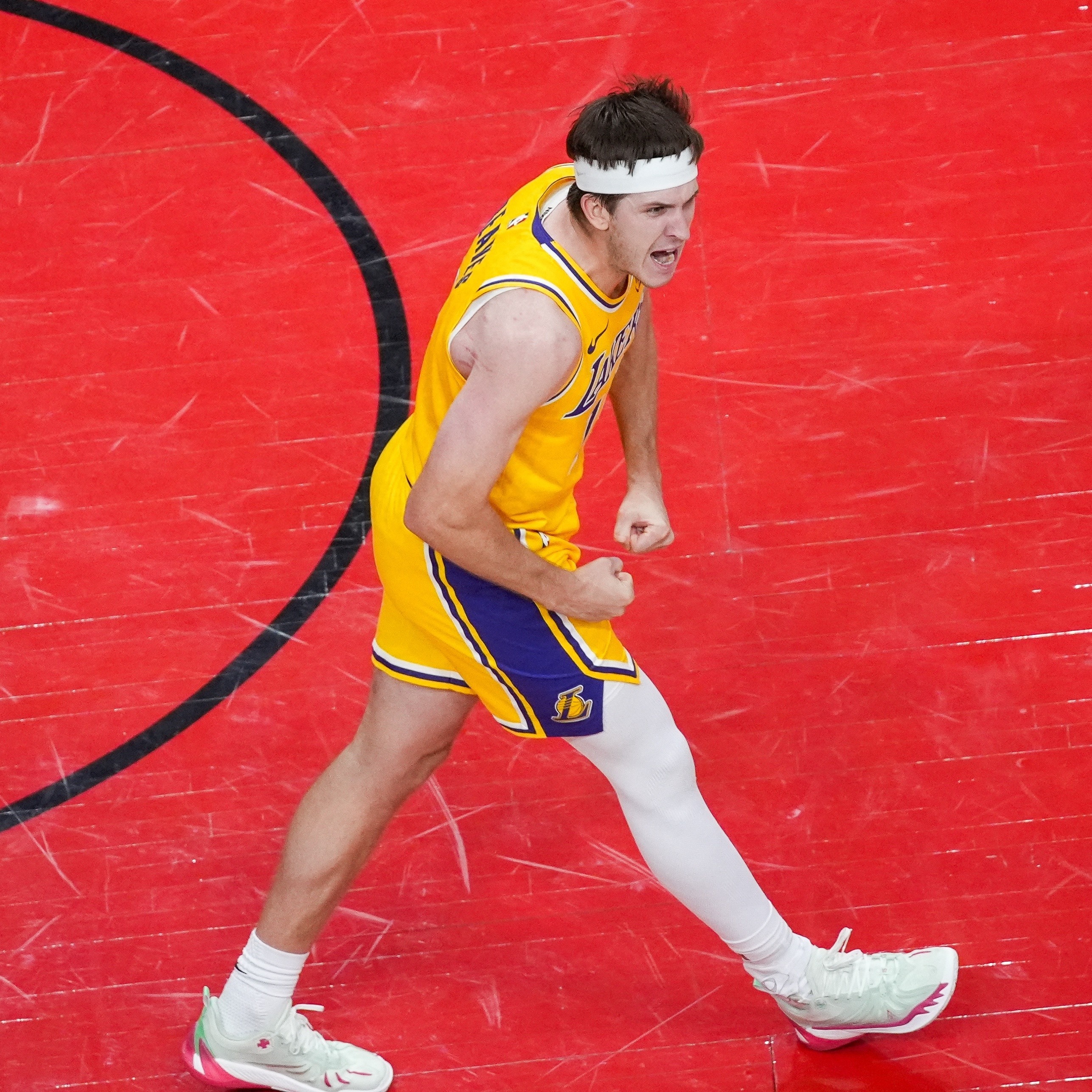 25分钟砍35分！里夫斯这样的表现并不令人惊讶！76人vs湖人湖人国度湖人战胜7