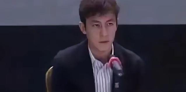 2009 年，外国记者问陈冠希：“你当初为什么要拍摄这些照片？” 陈冠希说：“实