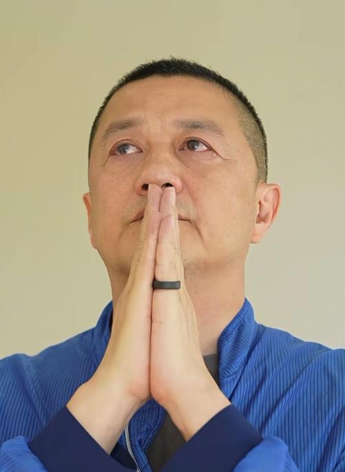 发现没？
李亚鹏回应胡心瑶这件事，真正扎心的根本不是“多给了多少钱”
最近围绕李