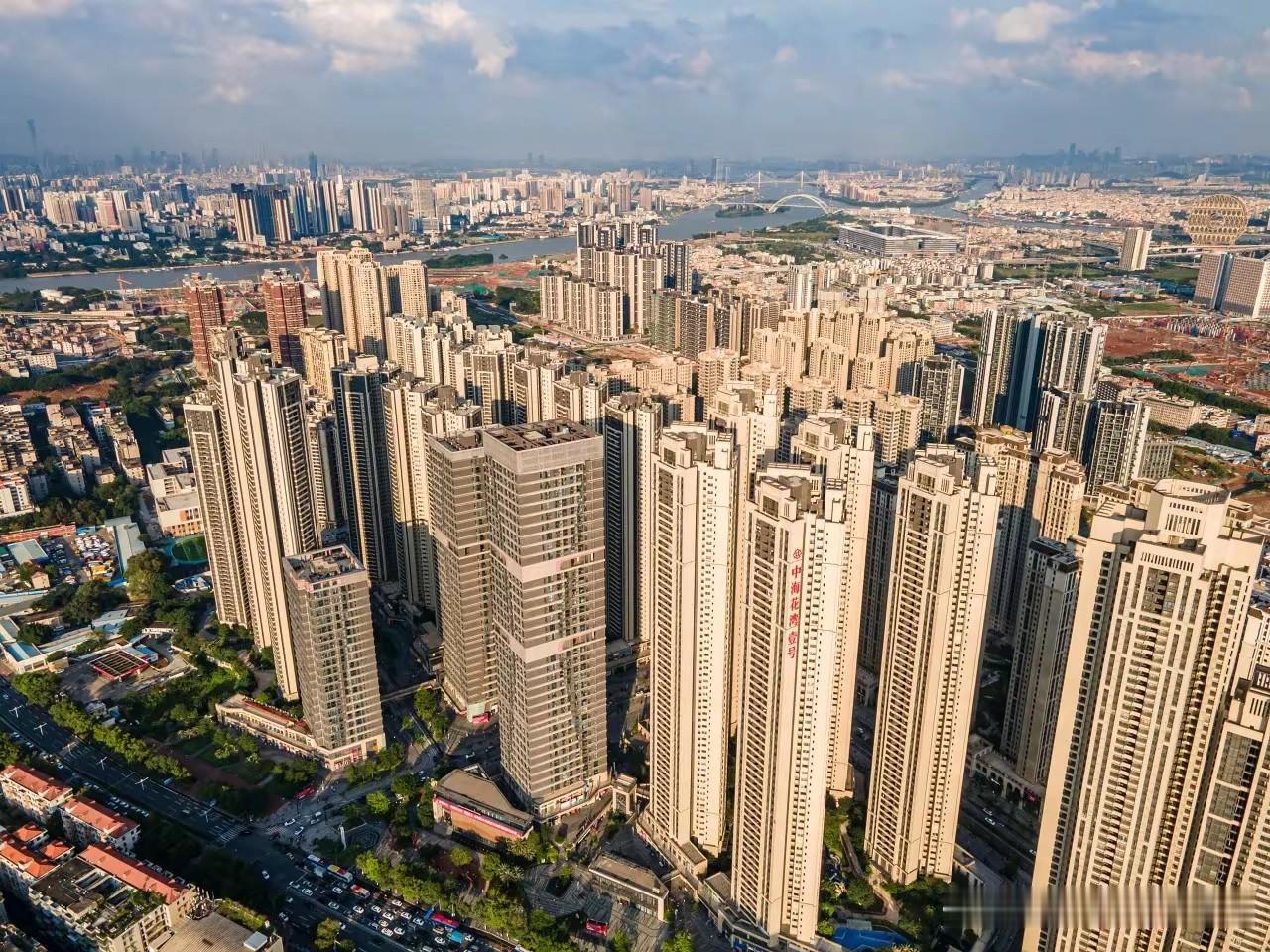 300万在海珠和荔湾买房，差的不只是一江之隔
 
手里攥着300万想在广州主城扎