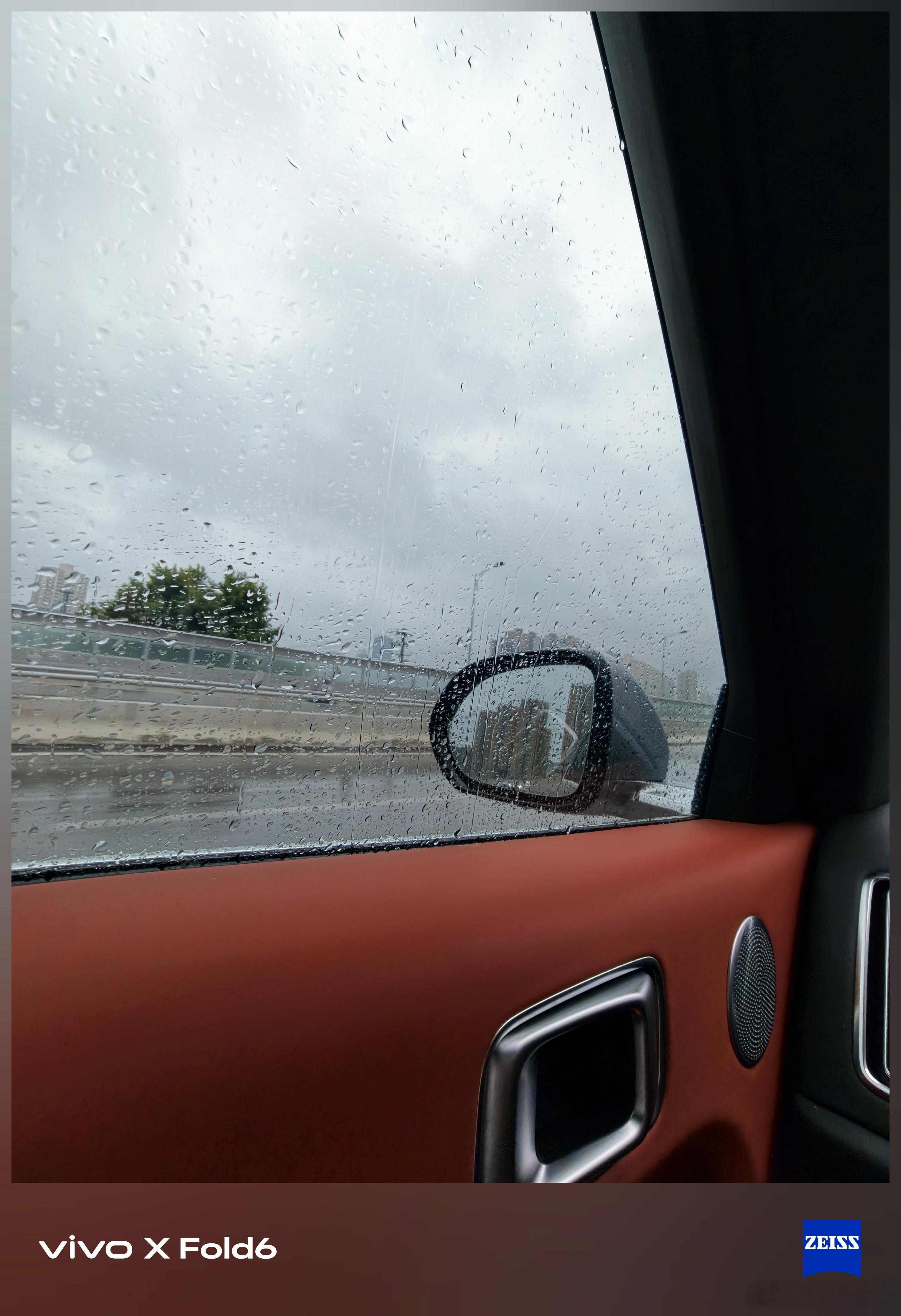 这雨下的真适合睡觉可惜我还得搬砖 