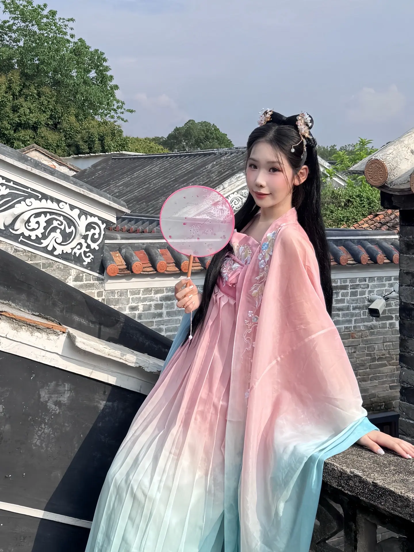小扇引微凉，悠悠夏日长