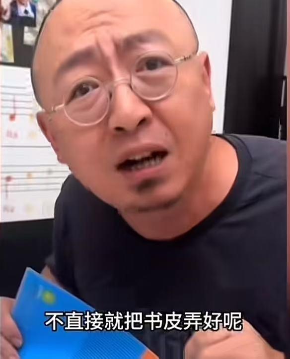 炸锅了！有家长质问：“每次开学都要家长包书皮，为什么印刷的时候不直接把书皮包上去