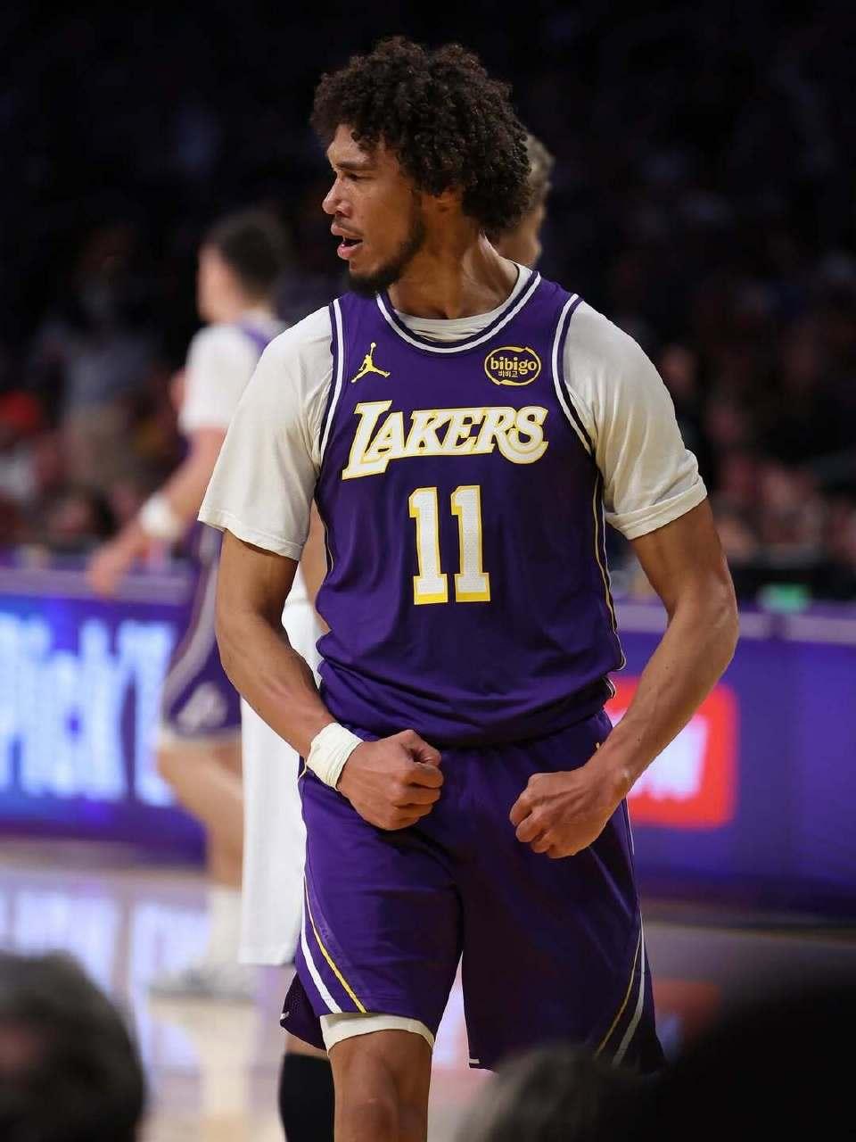 湖人中锋海斯更新社媒：“Work🍊”

湖人替补中锋贾克森-海斯更新个人社交媒