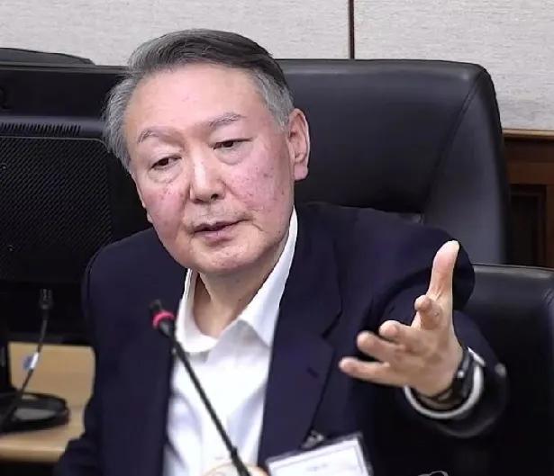 尹锡悦在狱中惨遭嫌弃！就在刚刚，韩前法务部监察长接受采访时，竟公然抱怨尹锡悦入狱