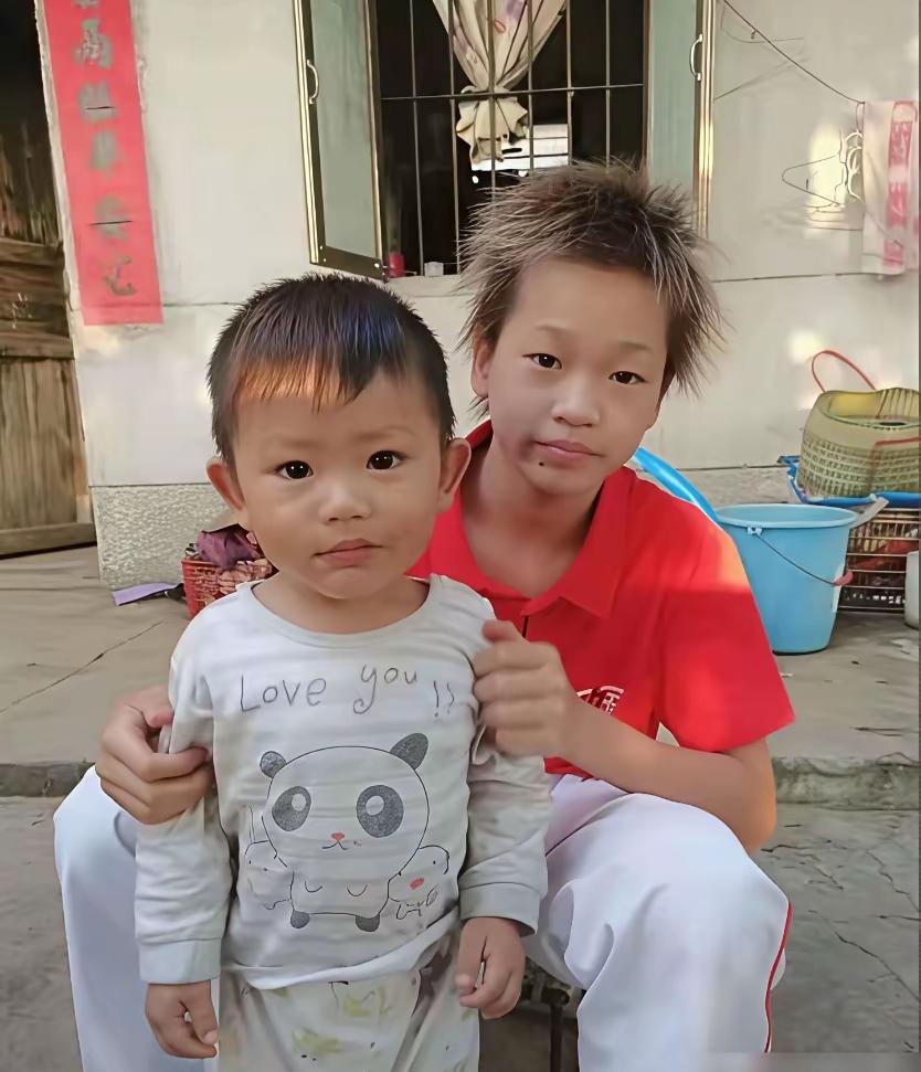 果然是女大十八变，
全妹也不例外，
以前还是个黄毛丫头，如今不太一样了