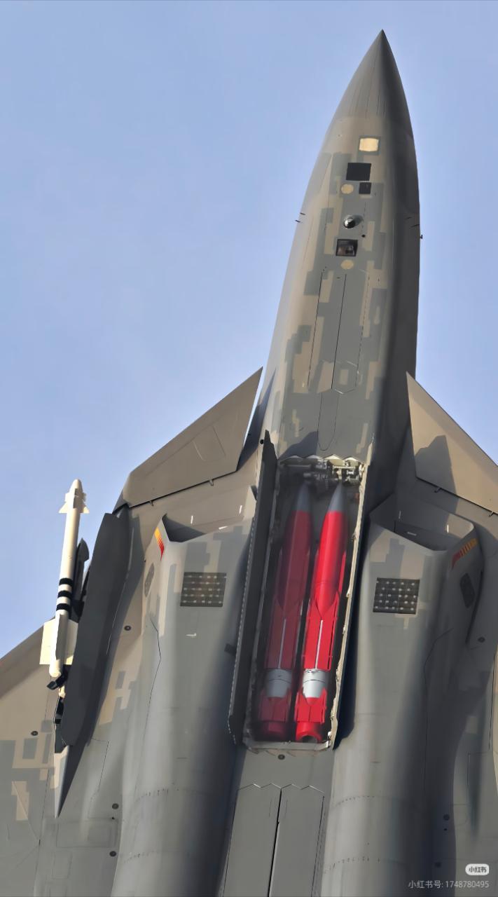 SU-57弹舱高清图和SU-57E全新座舱图 准备了许久的折叠翼版KH58终于能