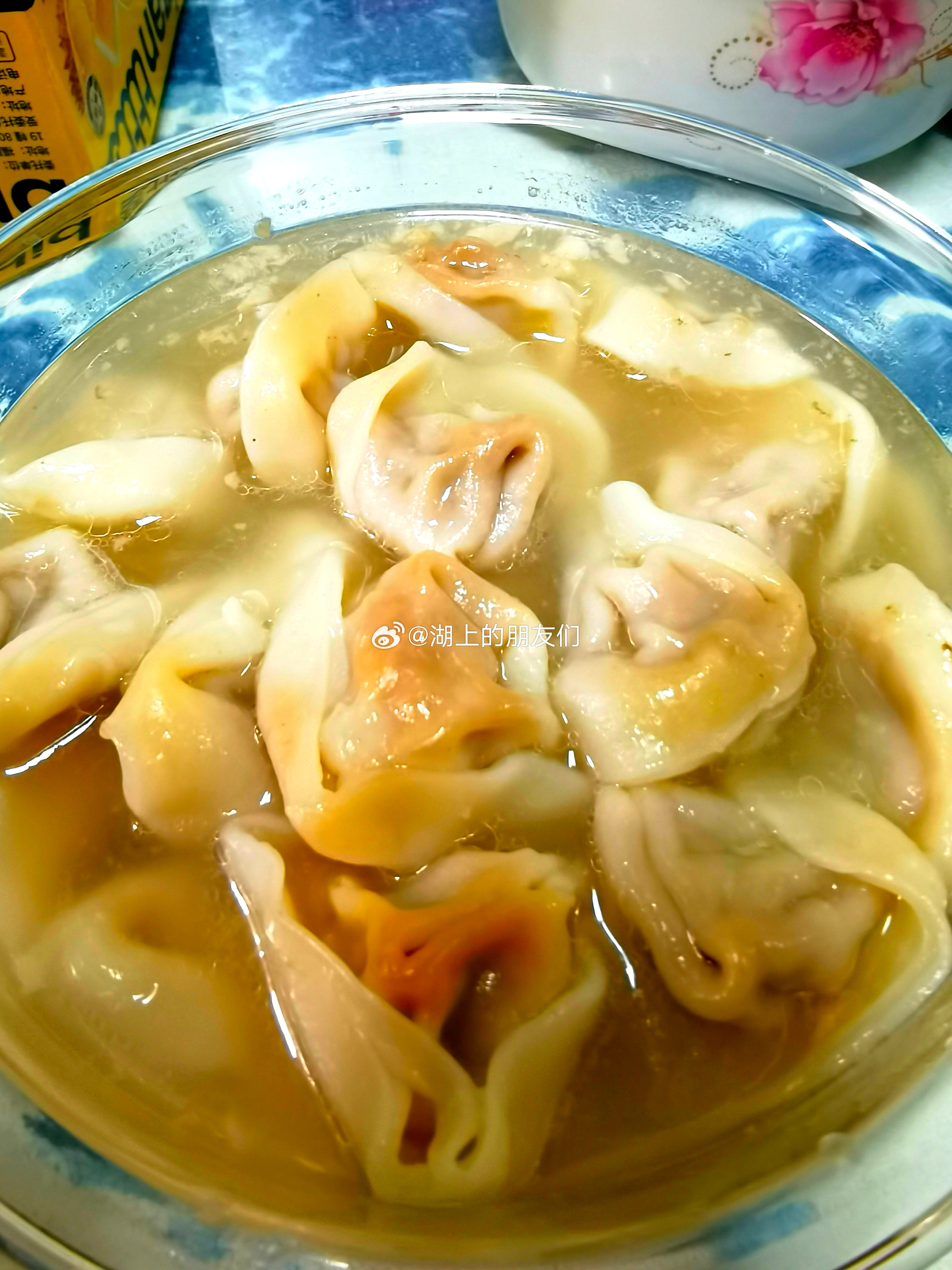 早餐：鸡汤云吞+川味水果黄瓜。云吞是孩子在山姆买的现成的。因为是水果黄瓜，就没做