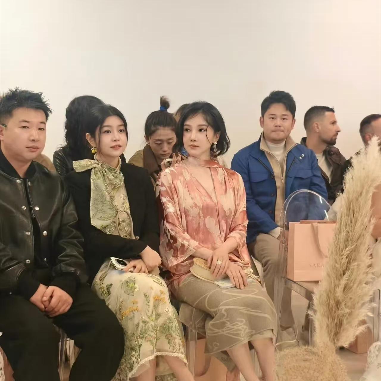 陈小纭米兰时装周脸僵上热搜，
36岁与42岁陈妍希同框，
网友：没有对比就没有伤