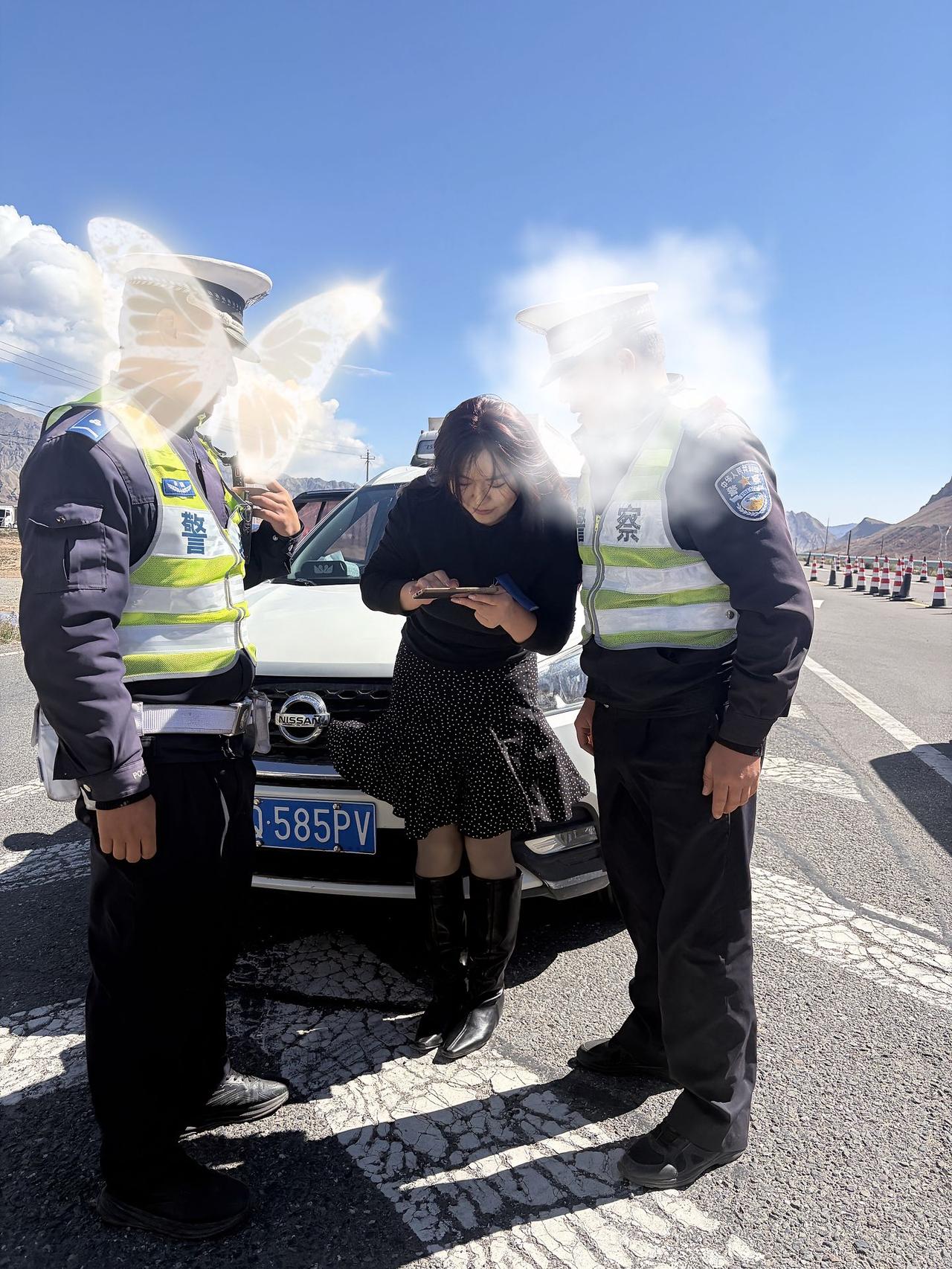 这张照片价值三分两百。乌恰 西极 给交警点赞