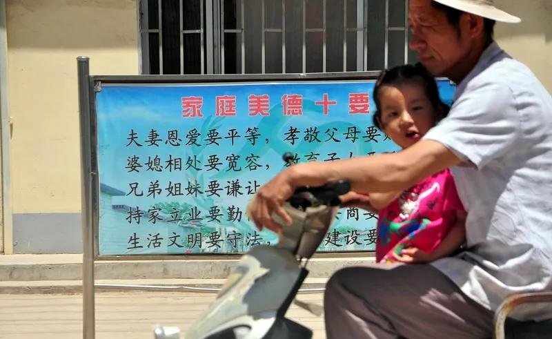 “满分状元被勒令退学！”

家长群炸了锅

昨晚十点，杭州某重高家长群甩出一张红