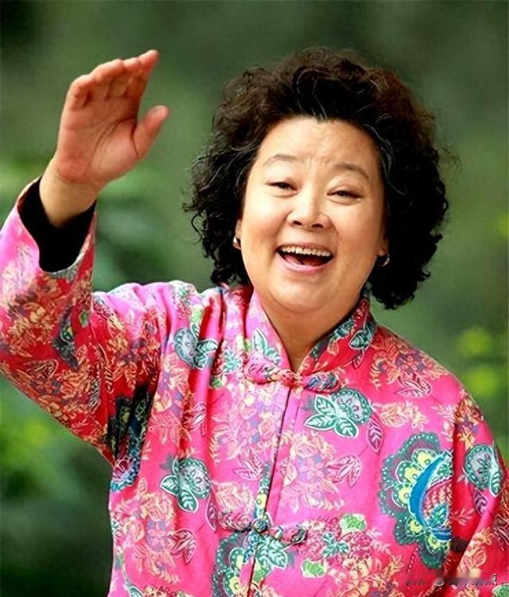 方青卓：被亲妹举报“不孝”，却活成人间清醒
你印象里的方青卓，是不是荧幕上那个乐