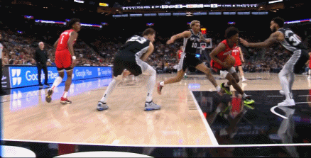 NBA赛场镜头：索汉的盖帽真的是一点犯规也没有啊！
   身体零接触盖帽，非常漂