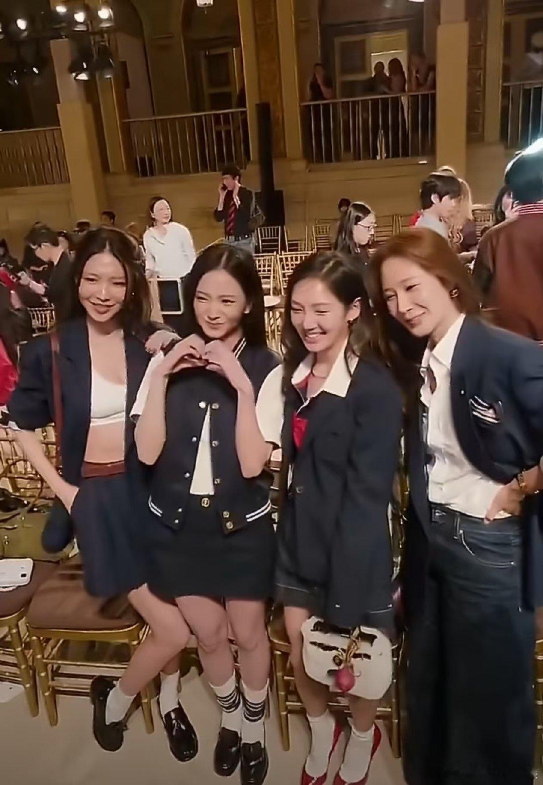 金智秀和少女时代孝利秀同框合照金智秀金孝渊权俞利崔秀英合影 金智秀和少女时代孝利
