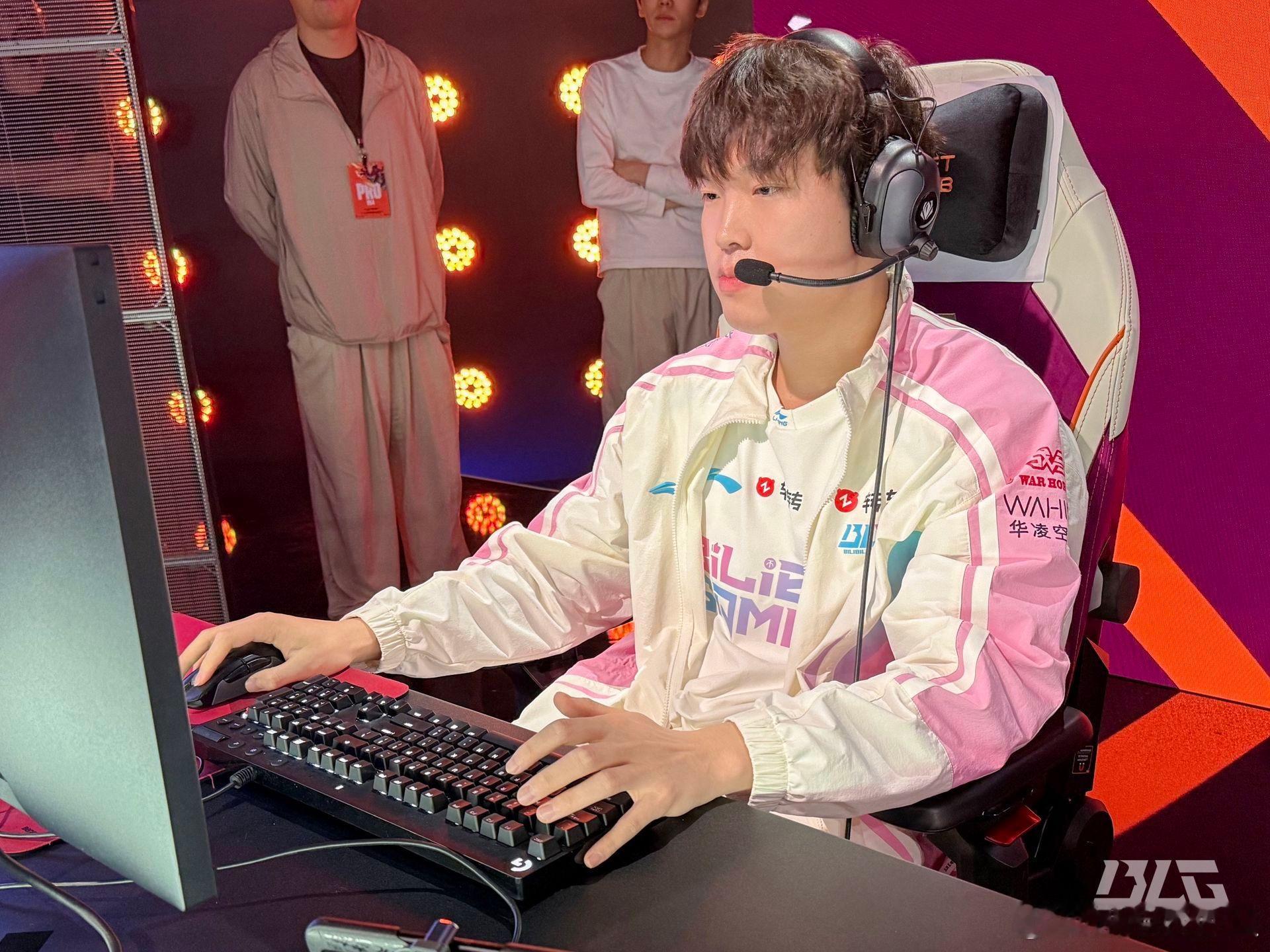 电竞圈的氛围感今夜喜友秀BLG终结1036天冠军荒，Bin在线自信发问“我是世一