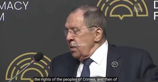 俄罗斯 外长 拉夫罗夫 说：“当年在需要承认 科索沃 独立时，西方搬出了民族自决