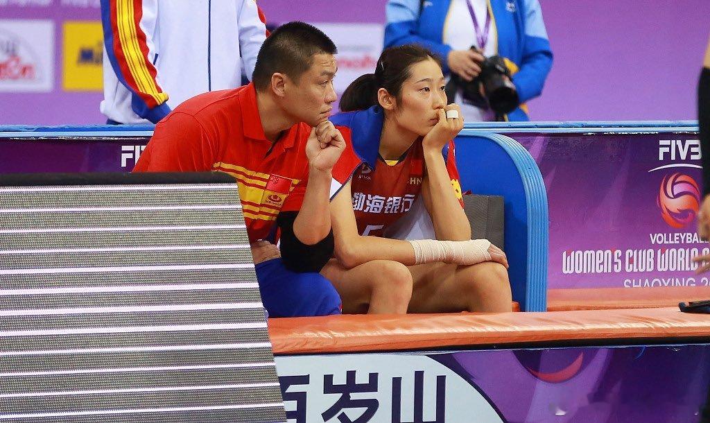 又看到了那个被镜头凝固的瞬间。曾经那些最汹涌的浪潮，最后都成了沙滩上浅淡的纹理。