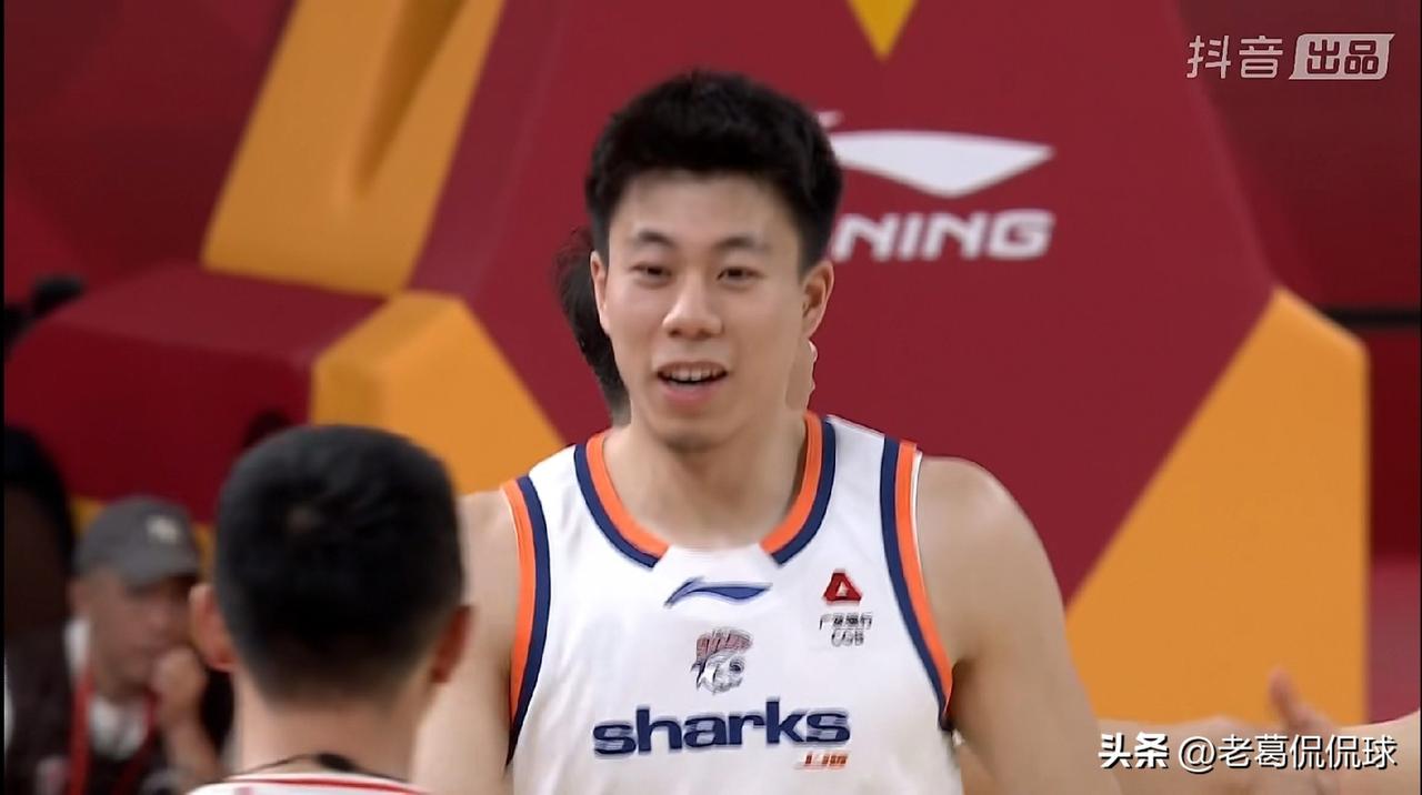 上海久事巨星张镇麟真是手感冰凉！在今天上海久事客场挑战山西汾酒的焦点战中，目前双