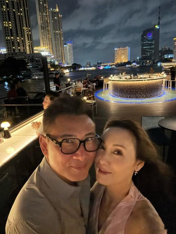 現年56歲的前TVB四大花旦之一郭可盈，自從2004年與林文龍結婚後，二人育有女